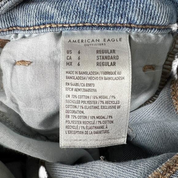 American Eagle AE Mom Jean FLAW High Rise Tapered Light Wash Distressed Denim 6 - Picture 7 of 7